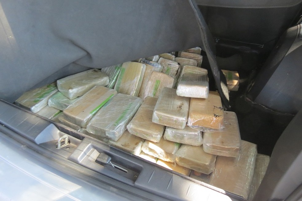 Motorista é preso transportando tabletes de pasta base de cocaína