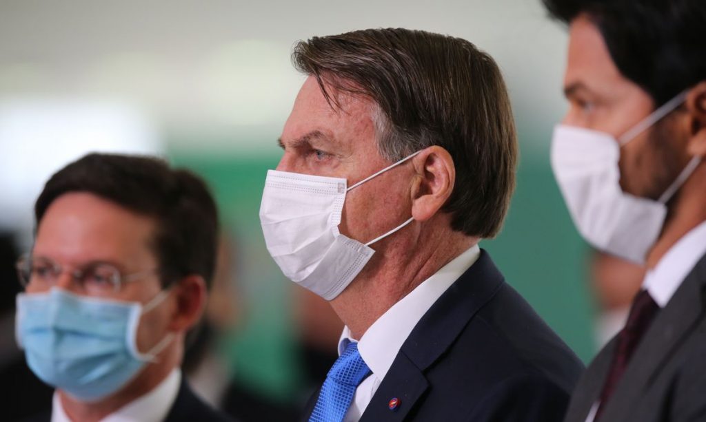 Bolsonaro avisa ao Ministério da Saúde que se vacinará contra a covid neste sábado