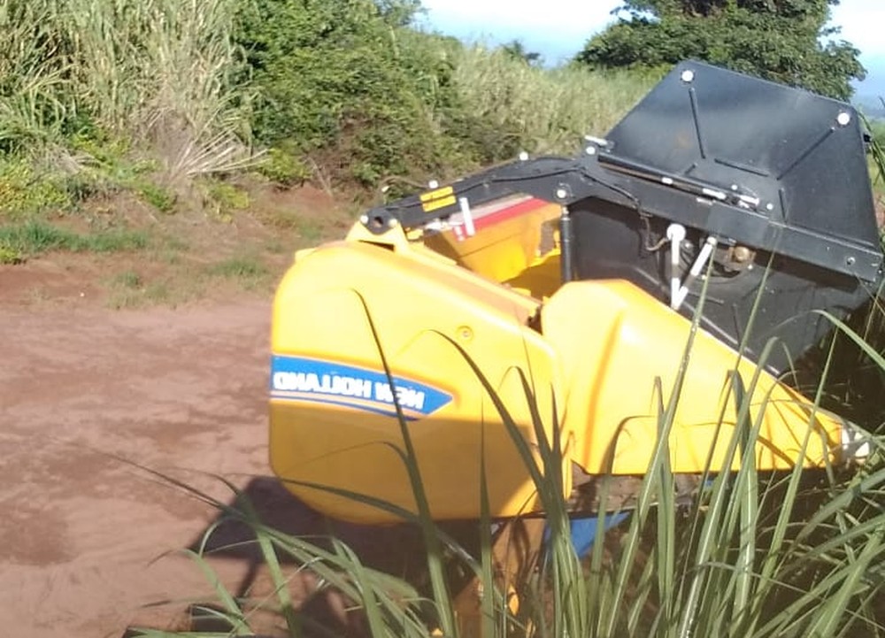 Homem morre após ser prensado por máquina agrícola