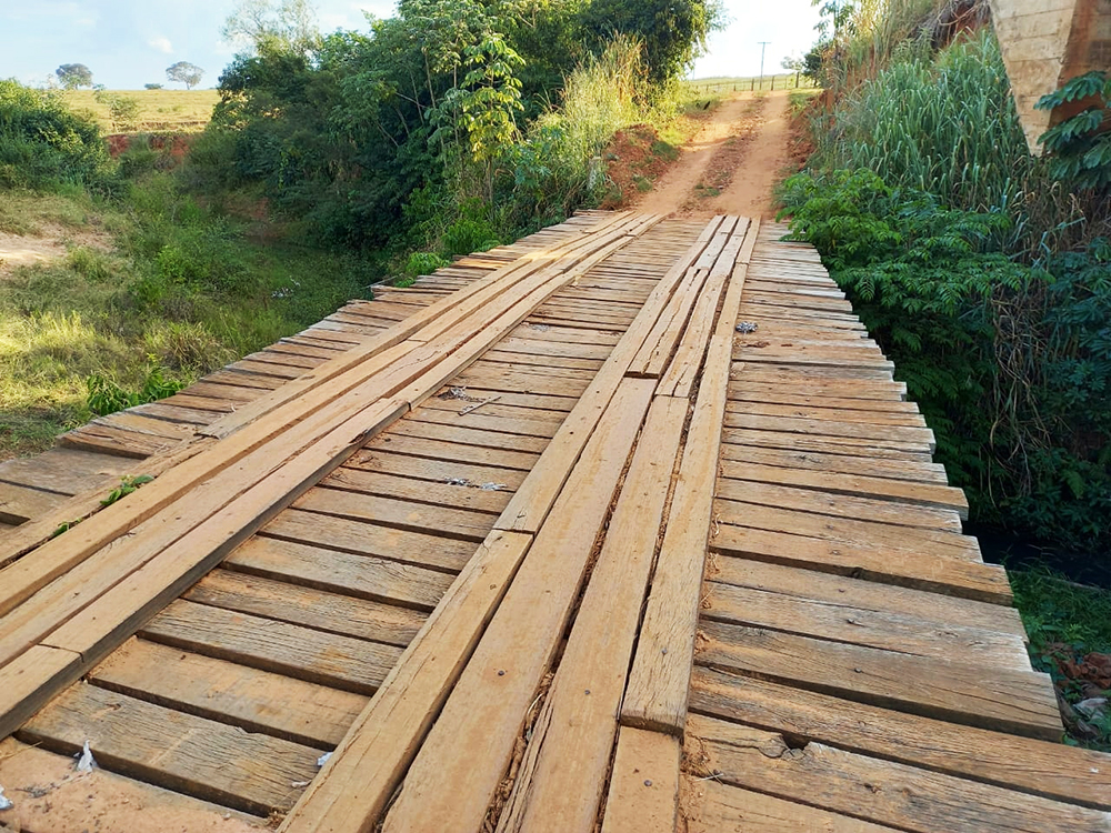 FLÓRIDA: Prefeitura reconstrói diversas pontes em estradas rurais