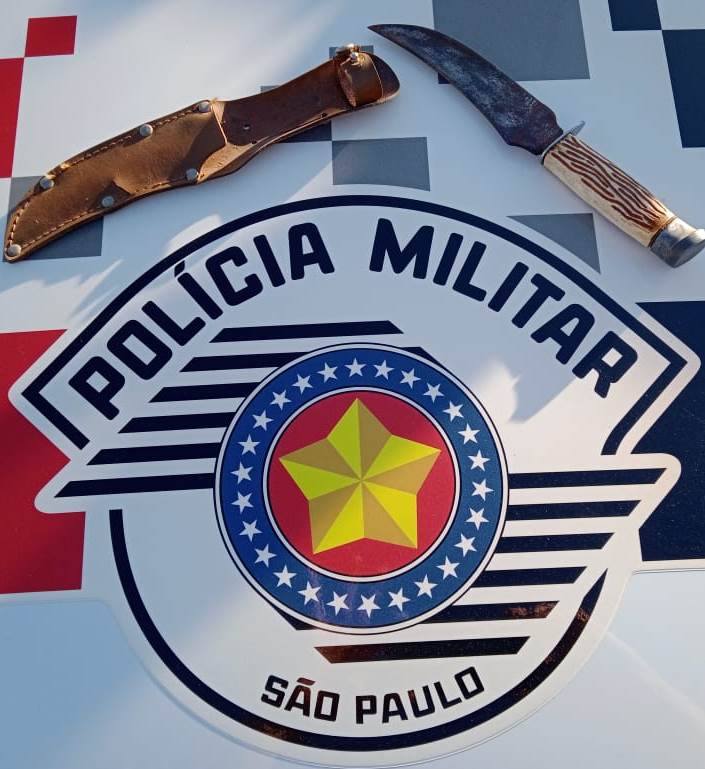 Funcionário público é agredido com golpe de faca por aposentado