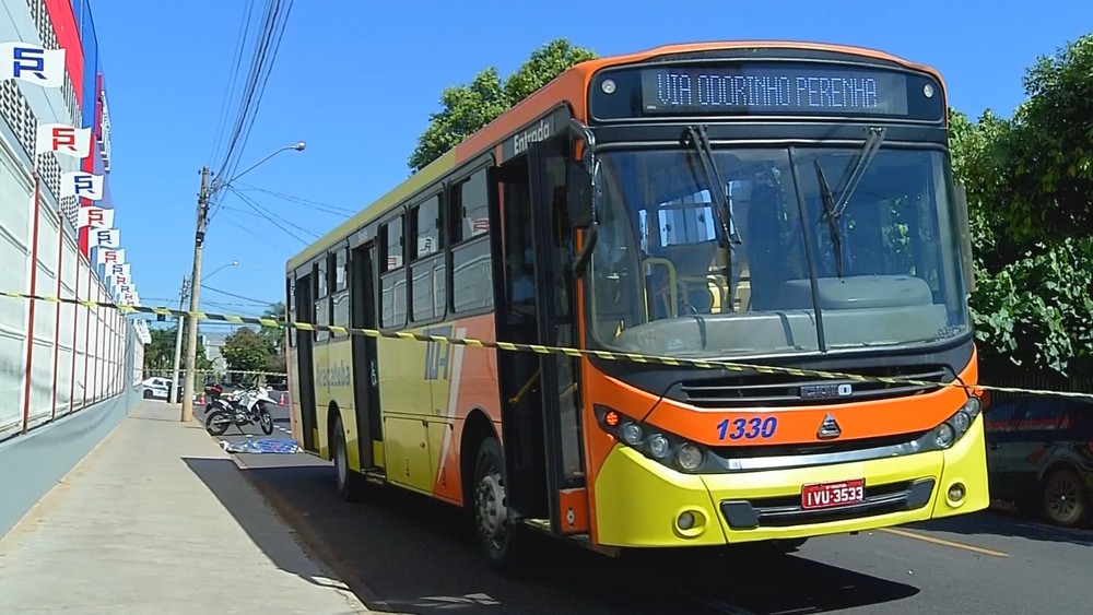 Idosa morre atropelada por ônibus do transporte coletivo