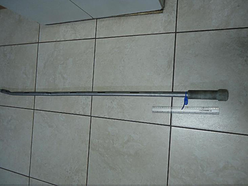 Rapaz é preso por tentativa de homicídio após usar um cano de aço para bater na cabeça de colega de trabalho