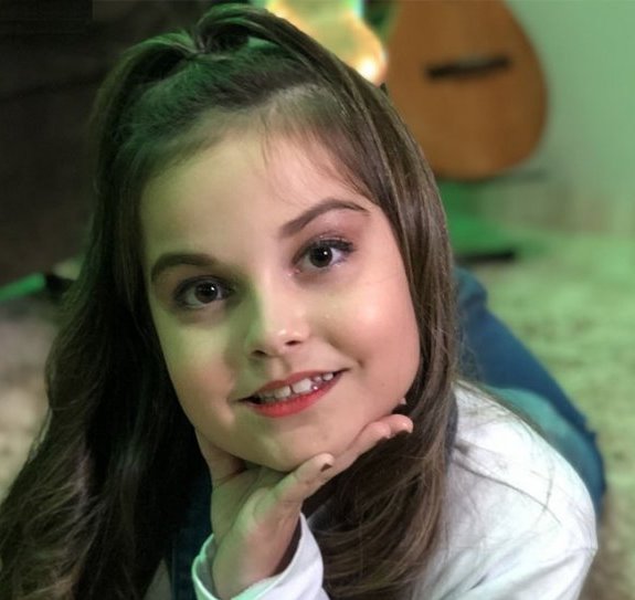 Sob a produção de Heverson Saviam, cantora mirim lança música e videoclipe neste domingo