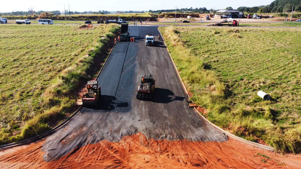 OSVALDO CRUZ: Distrito Industrial recebe nova etapa de pavimentação asfáltica