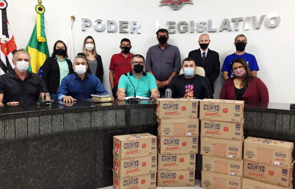 FLÓRIDA: Câmara faz doação de leite para o Asilo