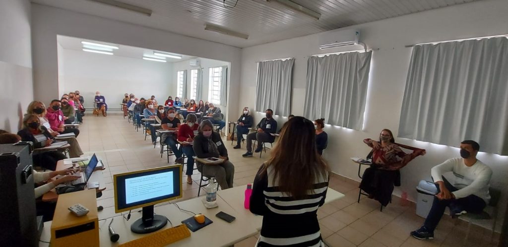 Diretoria de Ensino reúne secretários de educação de 22 municípios para tratar sobre a volta às aulas em agosto