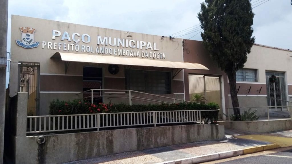 FLORA RICA: Vereador sugere contratação de estagiários pela Prefeitura