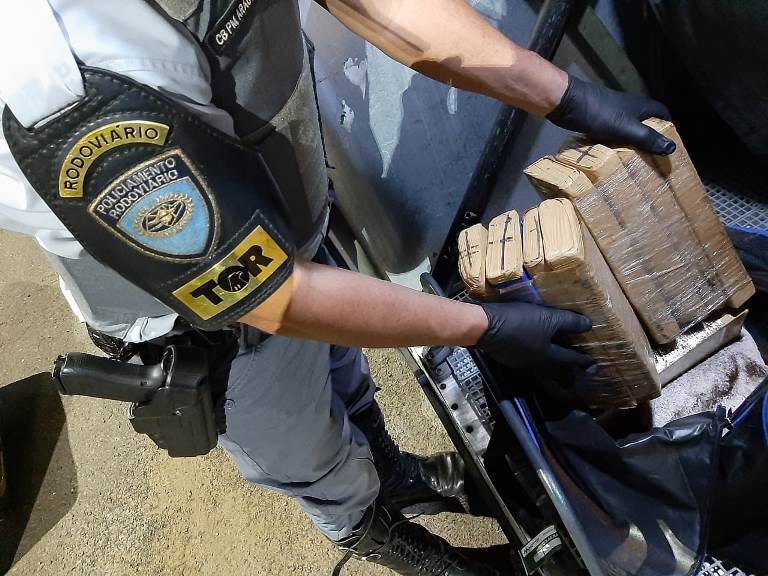 Mulher é presa com 11 quilos de maconha na bagagem