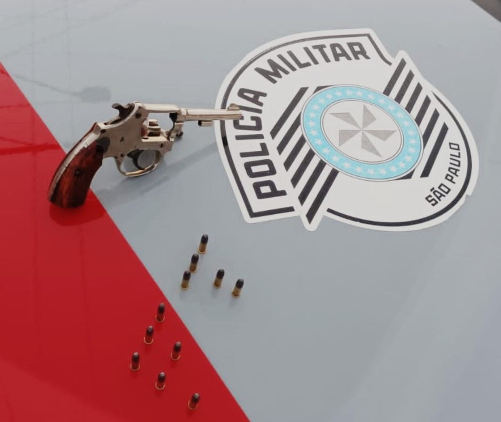Homem é preso com revólver e alega que arma era para ‘acertar contas com outro indivíduo’