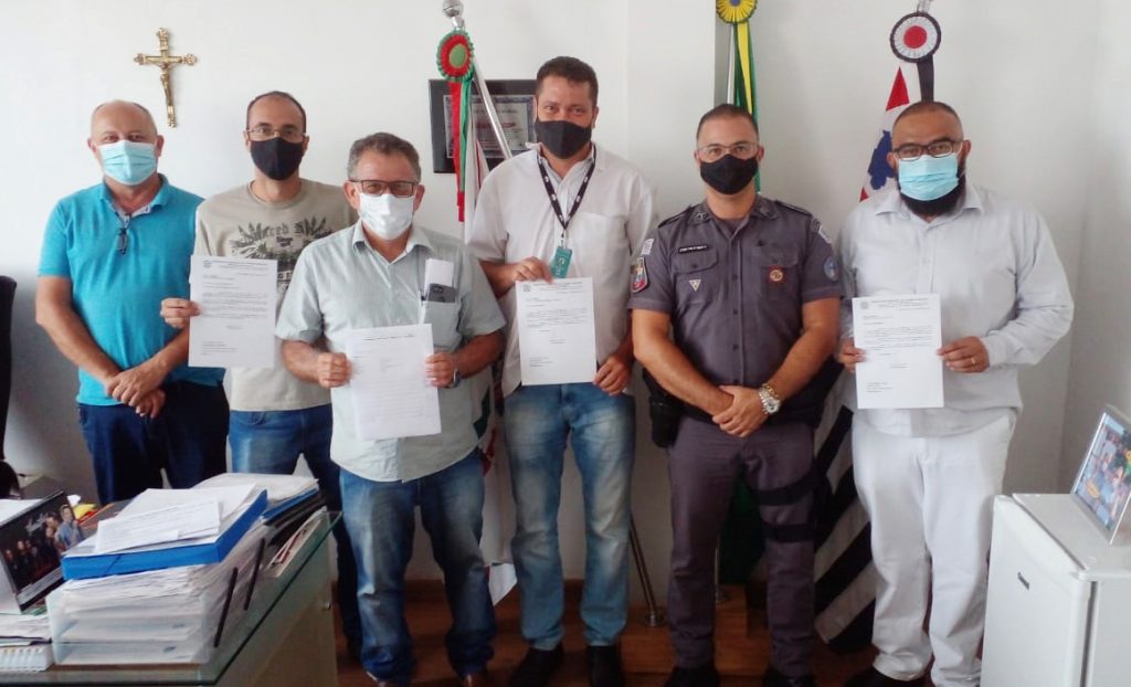 FLÓRIDA: Administração entrega reivindicações para assessor da deputada estadual