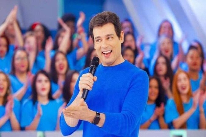 Apresentador Celso Portiolli revela câncer na bexiga: “Muita fé”