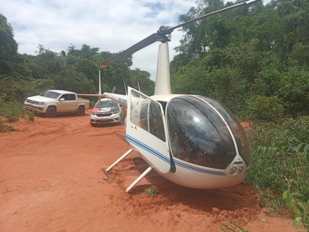 Polícia Federal apreende helicóptero lotado de cocaína após pouso forçado