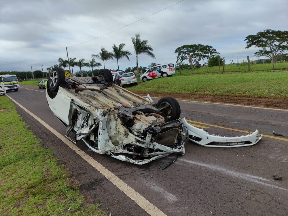Jovem de 25 anos morre vítima de acidente com três veículos