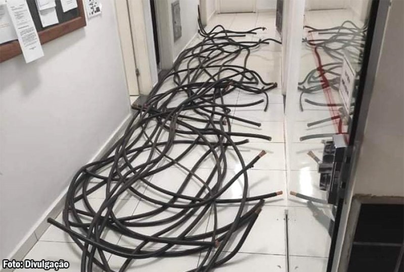 Indivíduo é preso com fios furtados de empresa