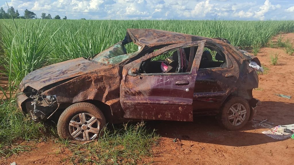 Acidente grave deixa quatro pessoas feridas, duas crianças estão entre as vítimas