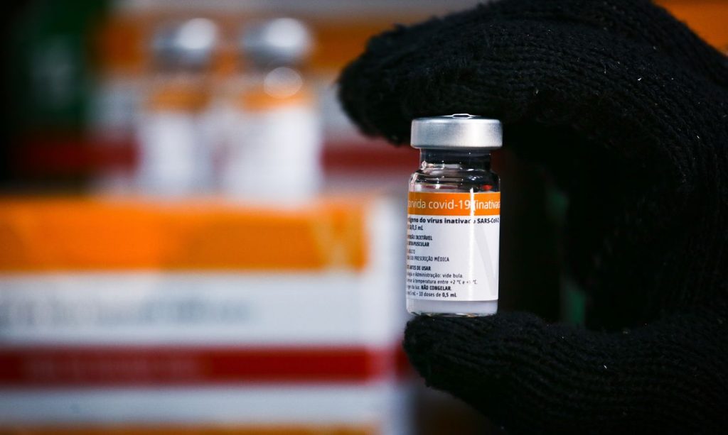 SP: Governo determina que Butantan importe CoronaVac para vacinar crianças