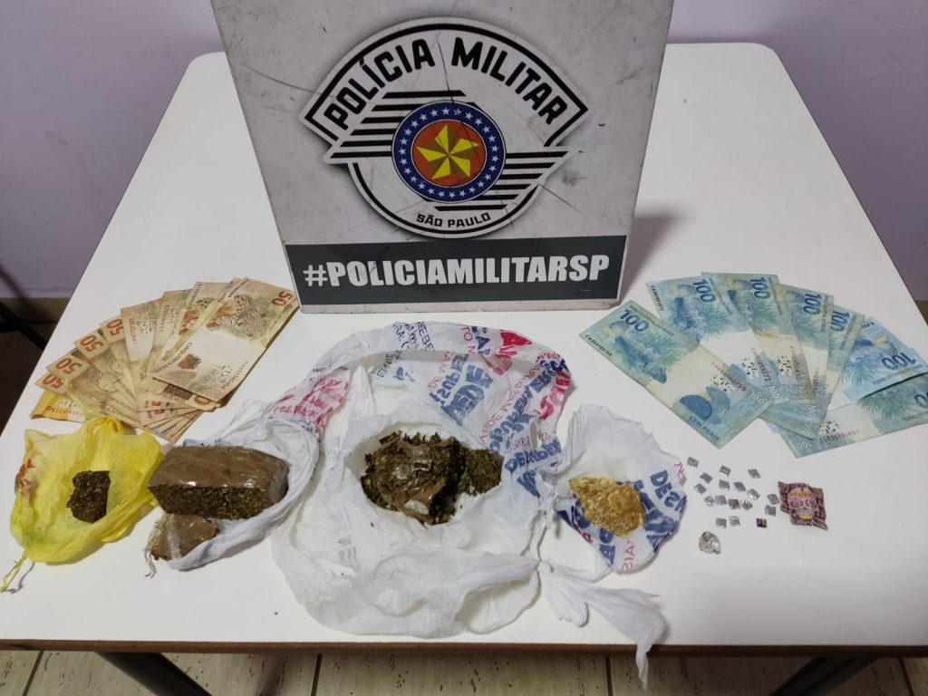 Com crianças em veículo, homens são presos pela PM com grande quantidade de droga