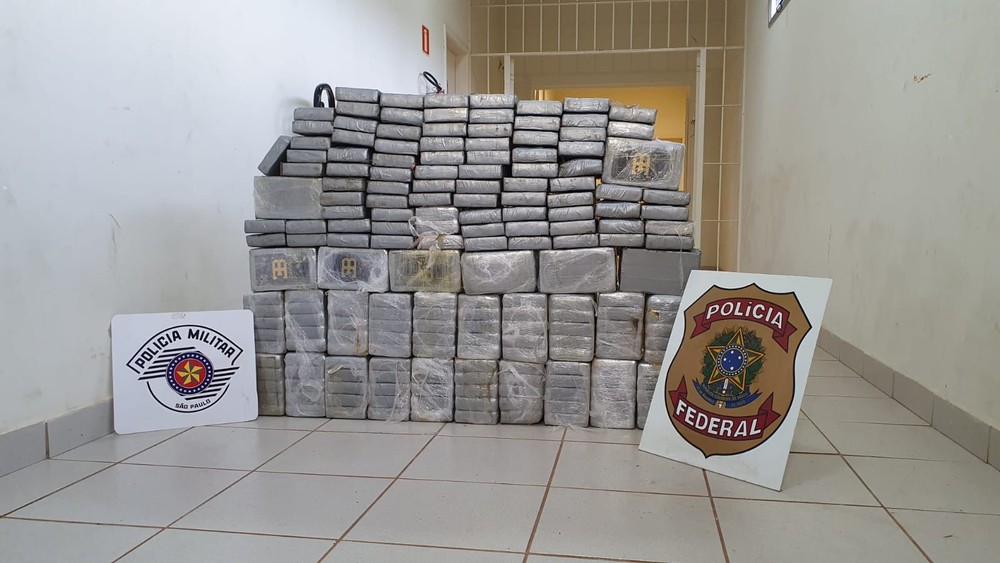 Justiça Federal decreta prisão preventiva de homens flagrados com helicóptero com quase 250kg de cocaína
