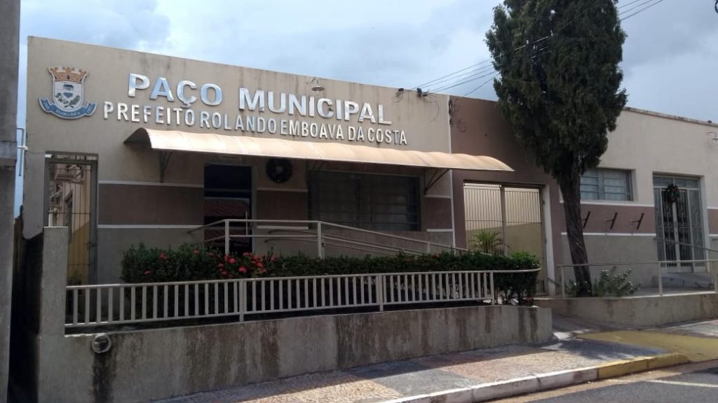 FLORA RICA: Vereador pede cópia do livro de ponto dos funcionários da Prefeitura para apurar denúncias