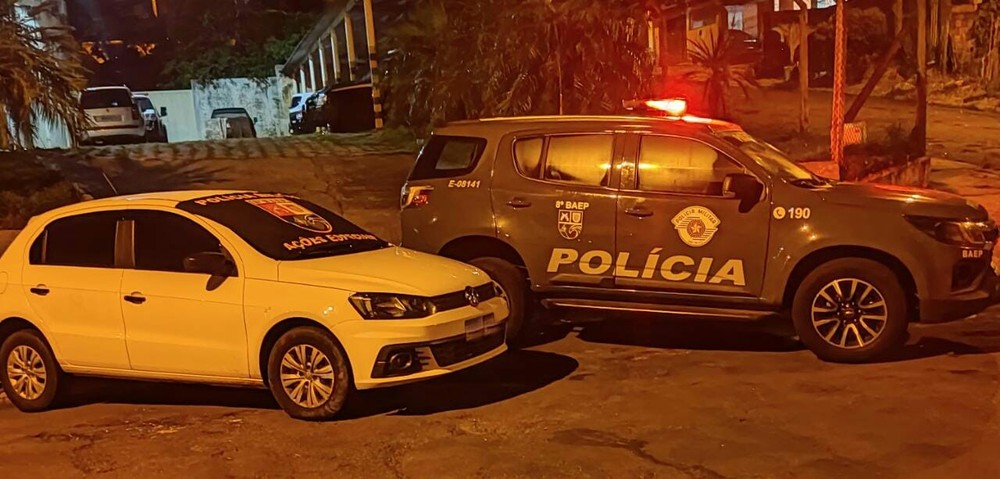 Dupla é presa após roubar carro, dinheiro e cartões de motorista por aplicativo