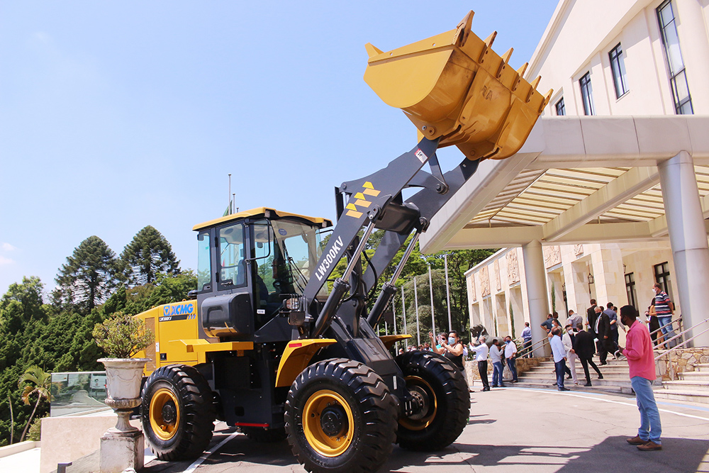 FLÓRIDA: Prefeitura efetua cadastro no programa Nova Frota com pedidos de máquinas e caminhões