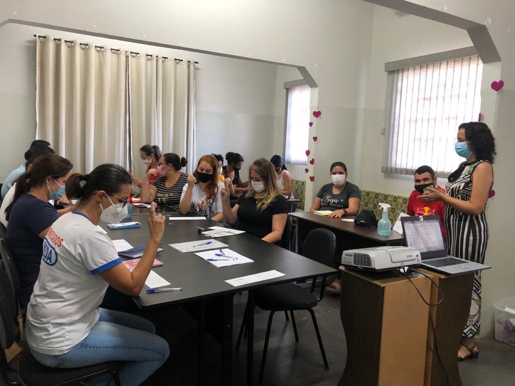 FLÓRIDA: 2ª Turma da Oficina Básica de Libras é iniciada