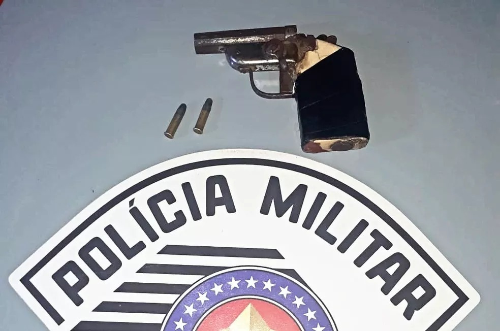 Vítima de ameaça e violência doméstica pede apoio à PM e homem acaba preso por porte de arma