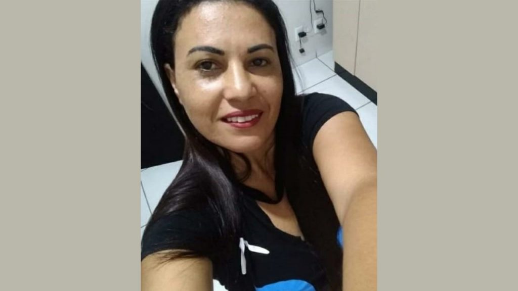 Mulher é morta com golpes de faca pelo marido, homem tentou suicídio