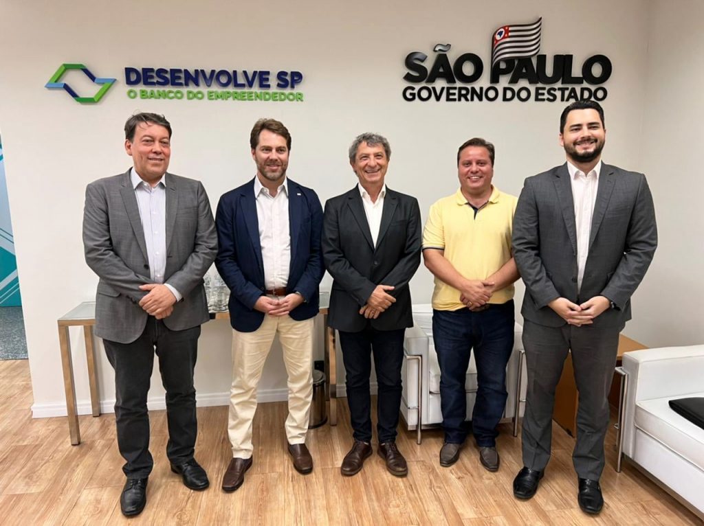 JUNQUEIRÓPOLIS: Prefeito busca viabilizar financiamento para instalação de usina fotovoltaica