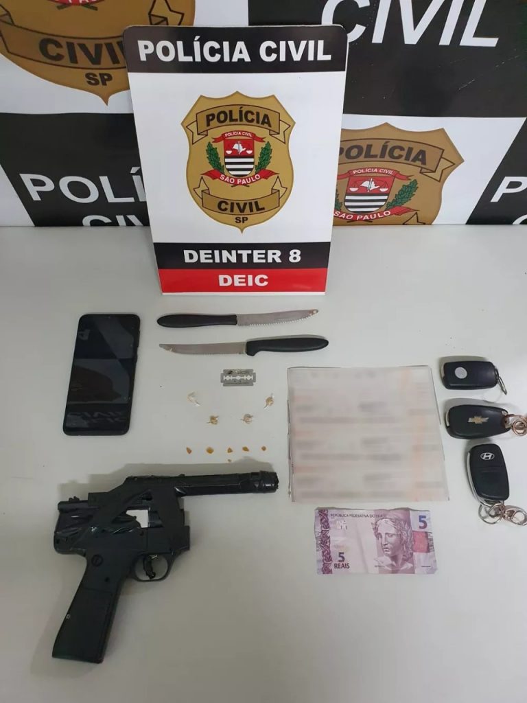 Operação localiza porções de crack em colchão e simulacro de arma de fogo em quarto de hotel