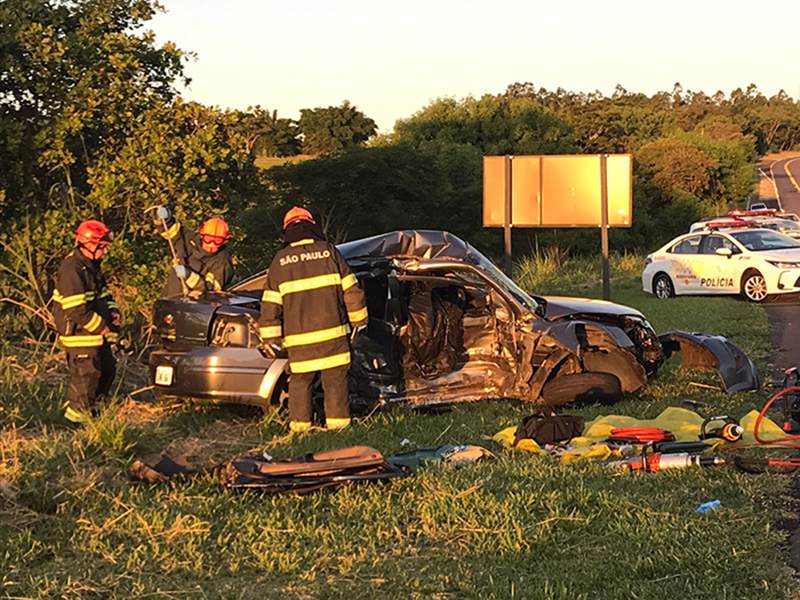 Acidente entre Flórida Paulista e Adamantina mata uma mulher e deixa quatro feridos