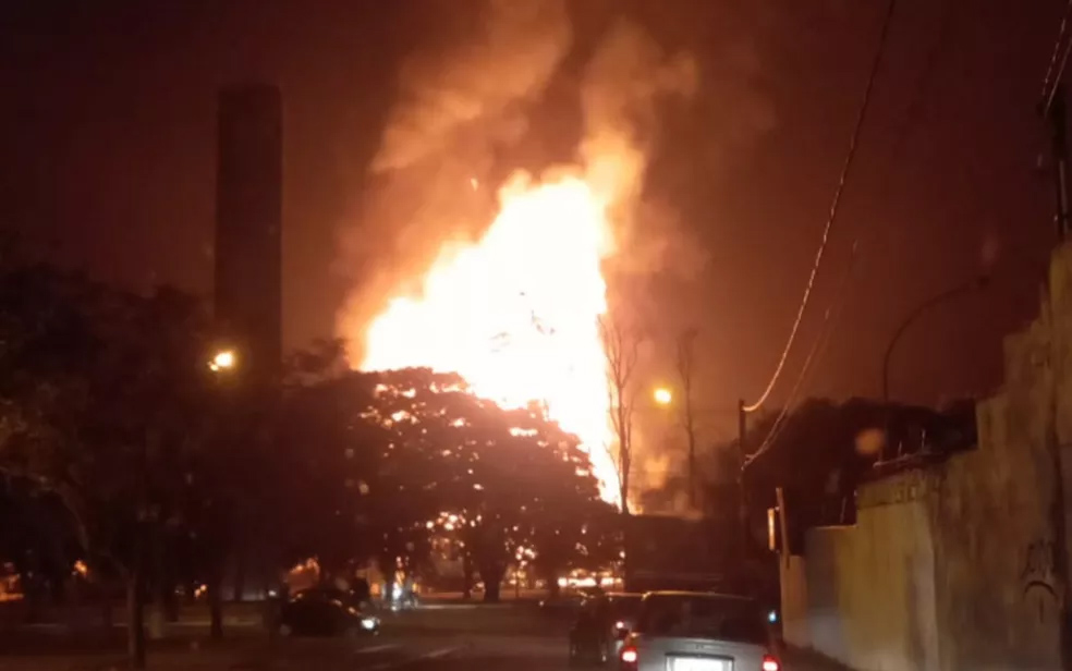 Fogo atinge indústria de suco desativada em Bebedouro, SP
