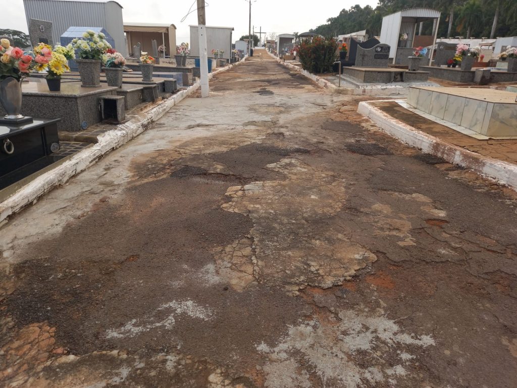 FLÓRIDA: Vereadores pedem melhorias e manutenção no cemitério