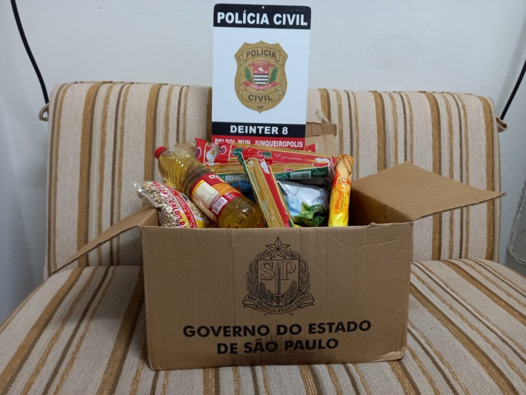 Polícia apreende alimentos de cesta básica doada pelo Governo do Estado sendo vendidos em comércio