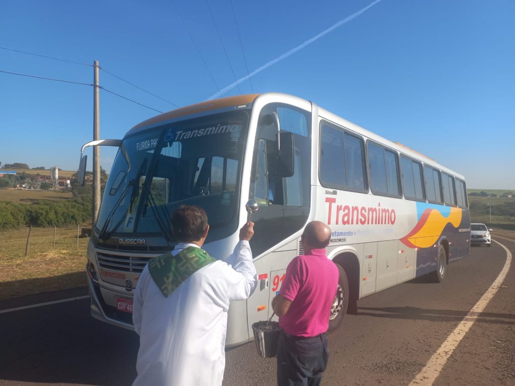 Benção dos veículos em Flórida Paulista