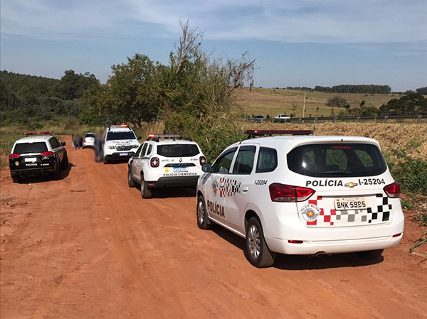 Veículo roubado é encontrado pela Polícia Militar em canavial de Flórida Paulista