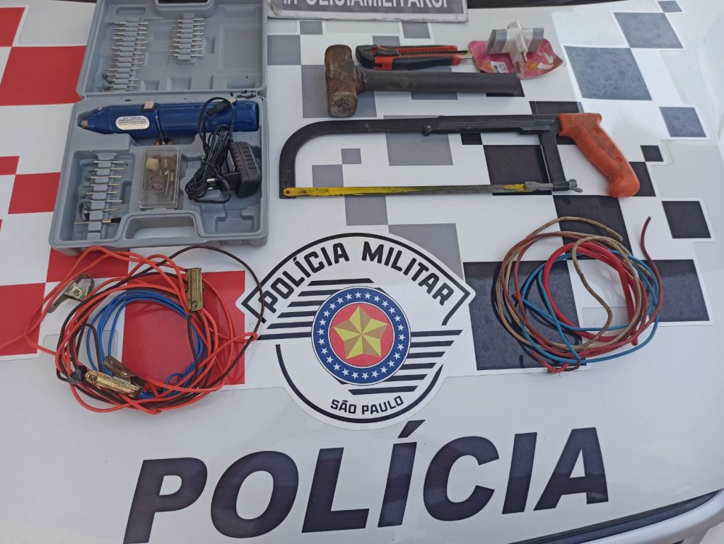 FLÓRIDA: Homem entra em quintal para “pegar laranjas”, furta ferramentas e é preso pela Polícia Militar