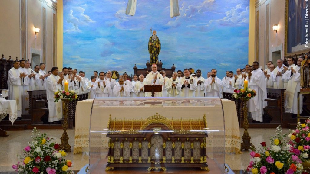 Carreata e celebração acolhem as relíquias de Santa Teresinha em Marília