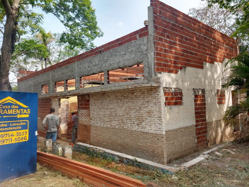 LUCÉLIA: Prossegue a construção de sanitários e lanchonete no Salto Botelho