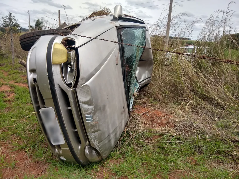 Polícia prende homem que capotou carro logo depois de furtá-lo em Ibitinga