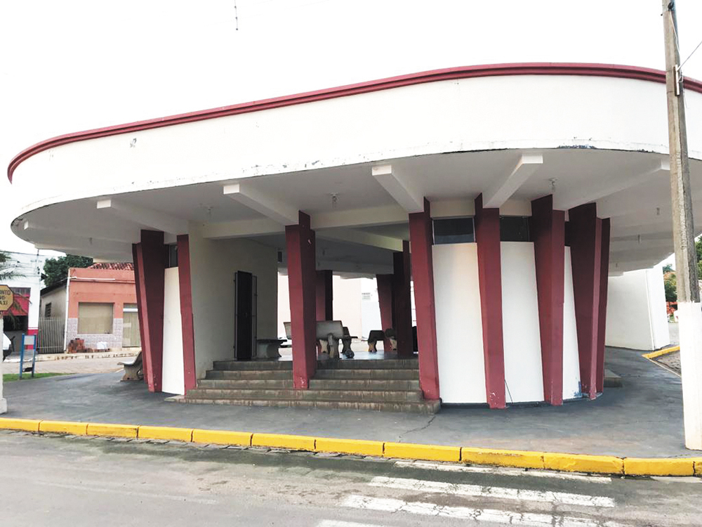 IRAPURU: Vereadora pede obras de reforma e melhorias no prédio da rodoviária