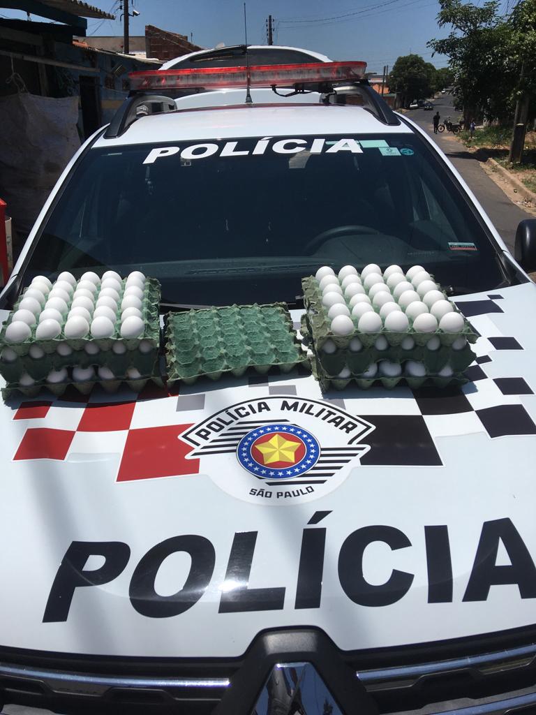Homem é preso após furtar bandejas ovos de residência