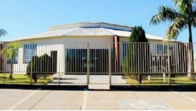 SALMOURÃO: Solicitado na Câmara a substituição de todos os vitrôs das salas de aula de escola municipal