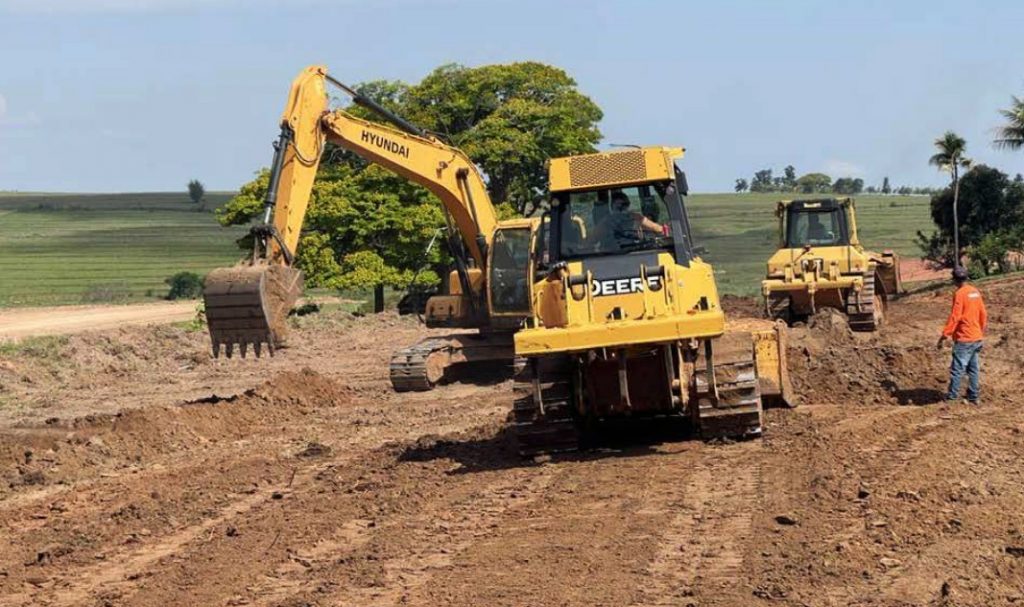 MARIÁPOLIS: Trecho de estrada rural é beneficiado pelo Programa Melhor Caminho do Governo do Estado