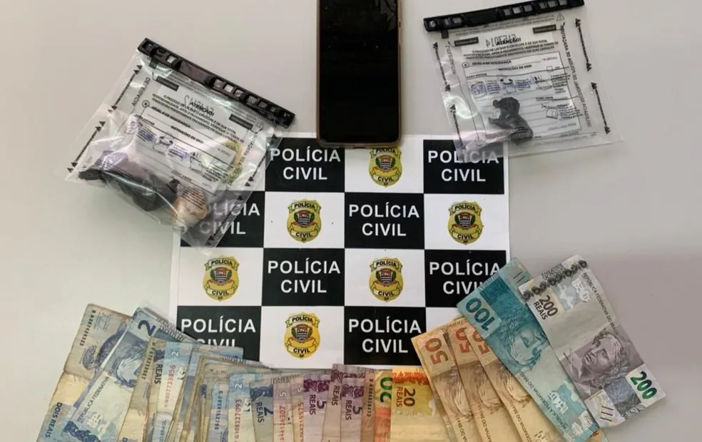 Polícia Civil prende três pessoas durante operação contra facção criminosa em Valparaíso