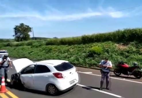 Acidente na SP-294 deixa três pessoas feridas