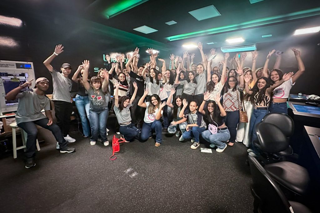 Estudantes de Salmourão se encantam com estrutura da Unoeste