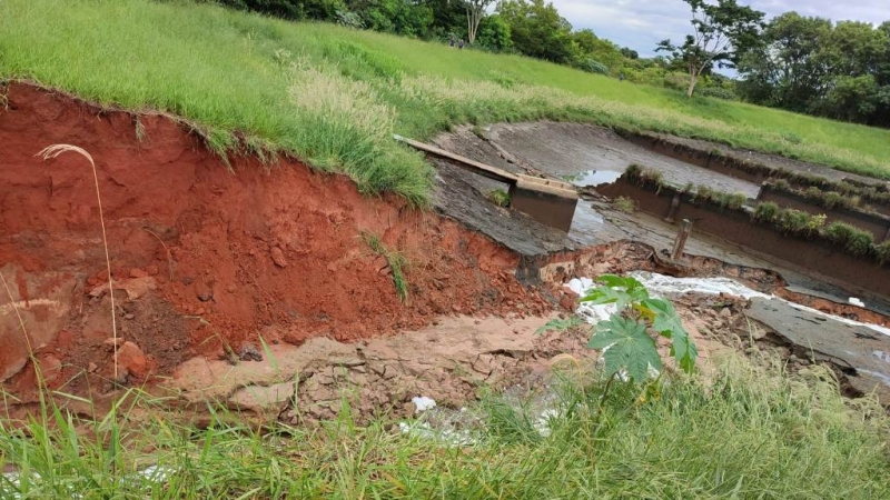 DRACENA: Prefeitura e EMDAEP trabalham para sanar rompimento de lagoa de tratamento