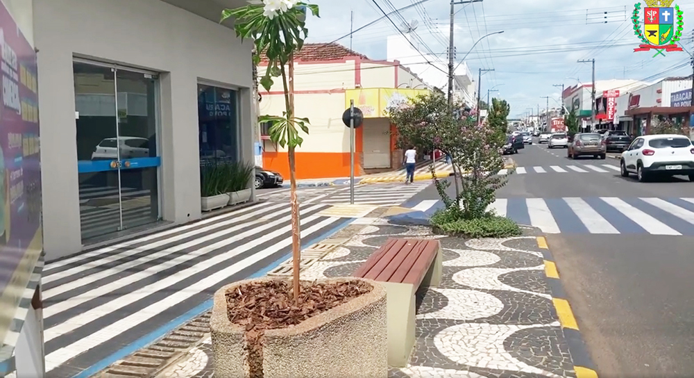 OSVALDO CRUZ: Prefeitura faz reformulação de espaços verdes no centro da cidade